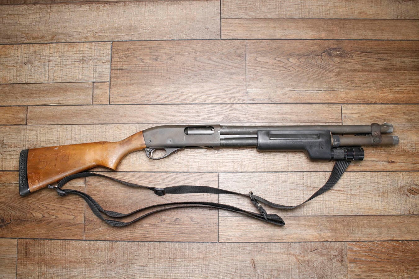 REMINGTON 870 Police Magnum 12GA Police Trade-In Shotgun with Flashlight