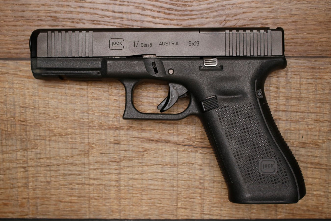 GLOCK 17 Gen 5 MOS 9mm Optic Ready Police Trade-In Pistols with Night Sights and Front Slide Serrations (Fair Condition)