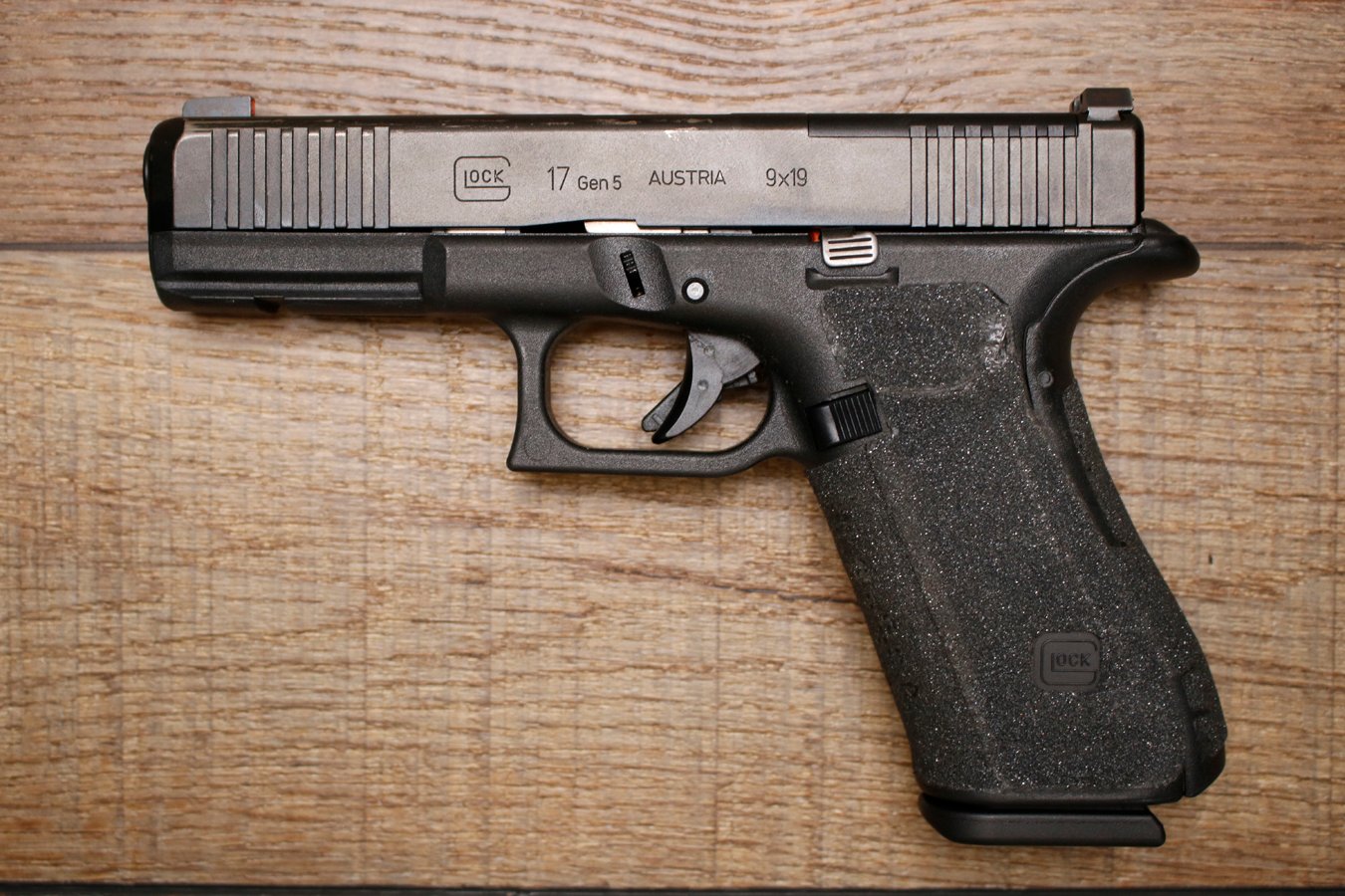GLOCK 17 Gen 5 MOS 9mm Police Trade-In Pistols with Night Sights and Front Slide Serrations (Fair Condition)