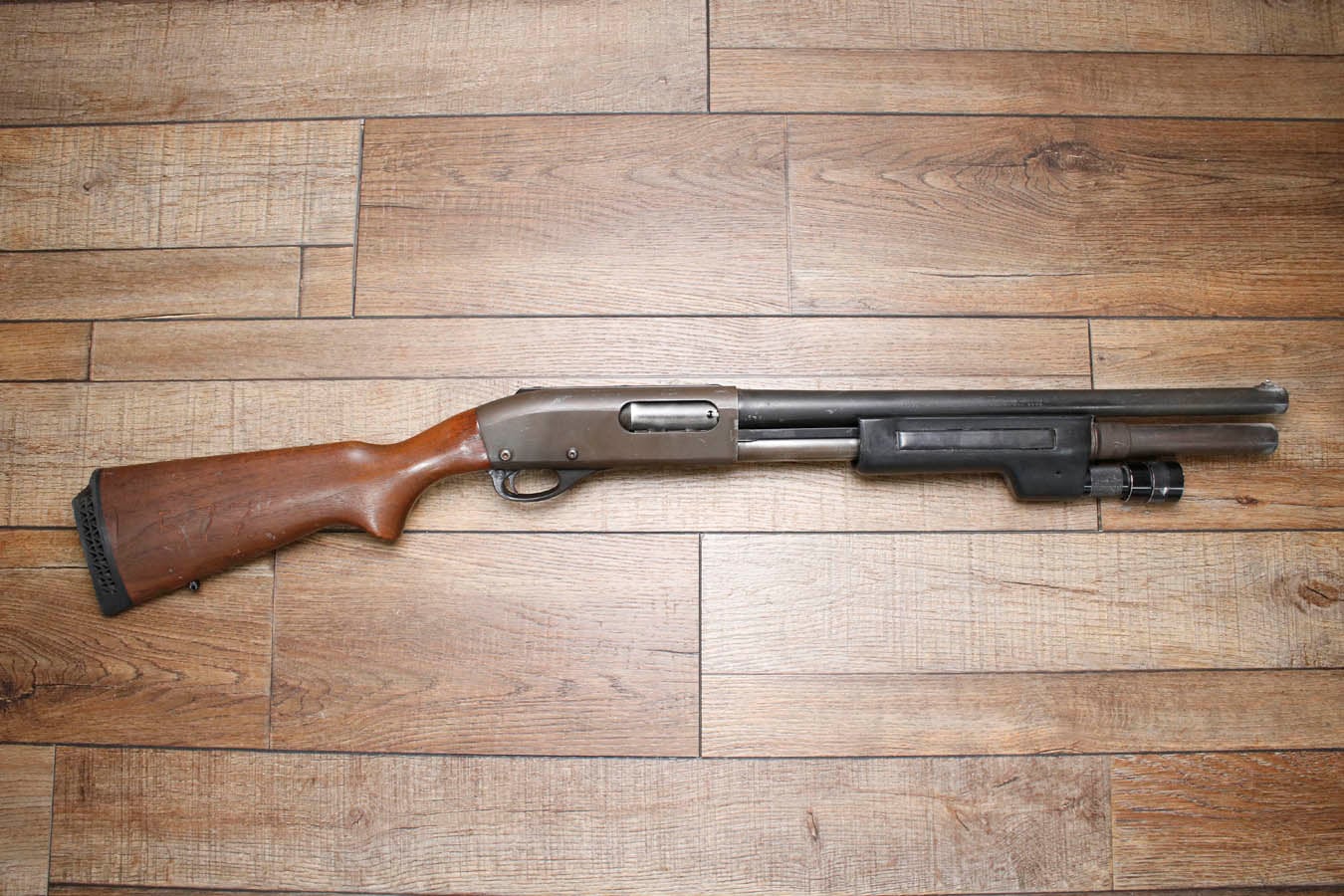 REMINGTON 870 Police Magnum 12GA Police Trade-In Shotgun with Flashlight