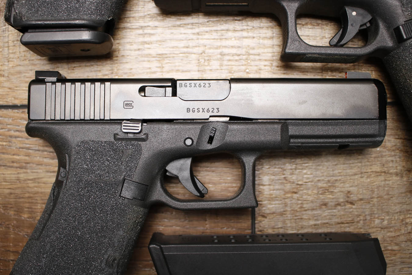 GLOCK 17 Gen 5 9mm Police Trade-in Pistols with Night Sights and Stippling (Good Condition)