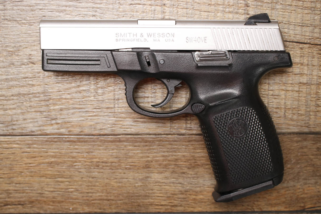 SMITH AND WESSON SW40VE 40 S&W Police Trade-In Pistol