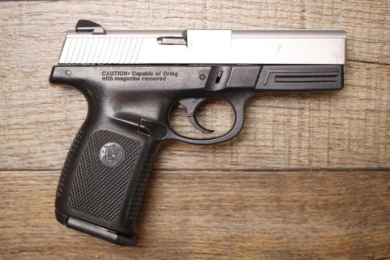 SMITH AND WESSON SW40VE 40 S&W Police Trade-In Pistol
