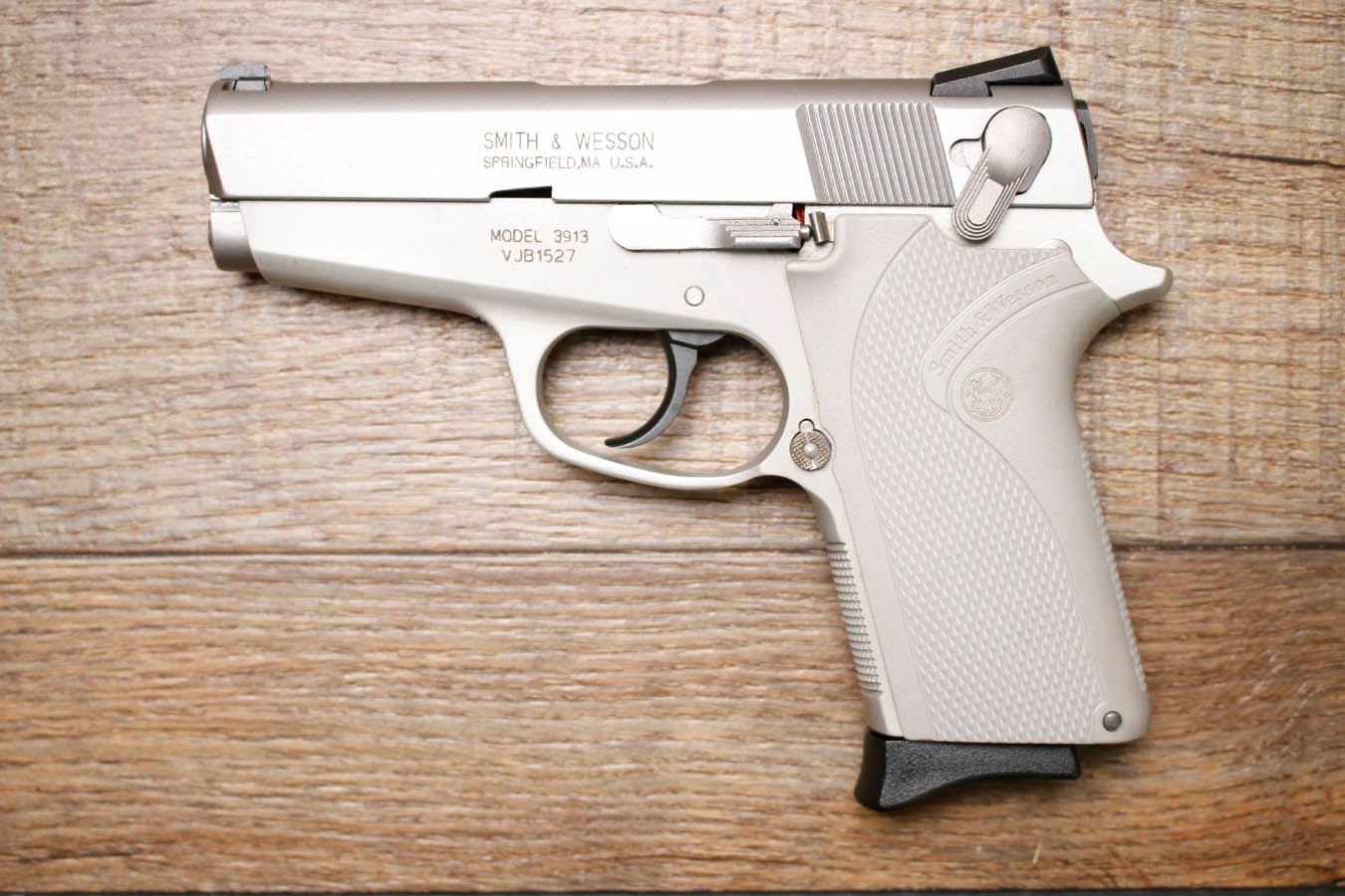 SMITH AND WESSON 3913 Lady Smith 9mm Police Trade-In Pistol