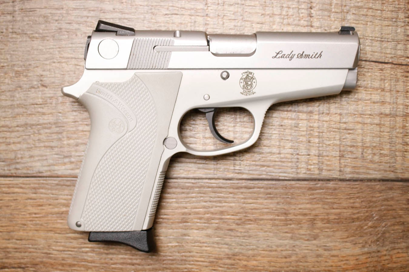 SMITH AND WESSON 3913 Lady Smith 9mm Police Trade-In Pistol