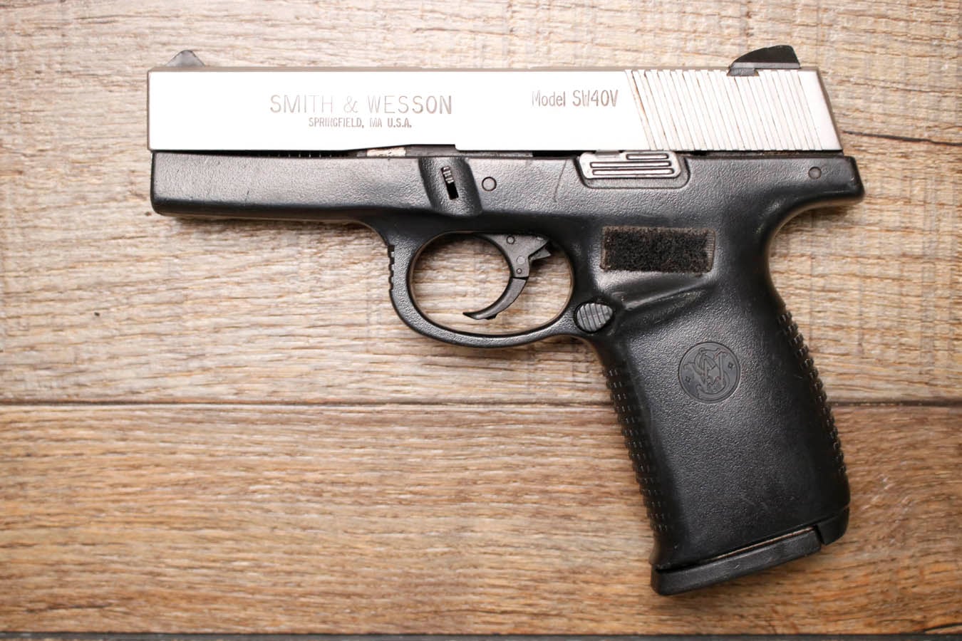 SMITH AND WESSON SW40VE 40 S&W Police Trade-In Pistol