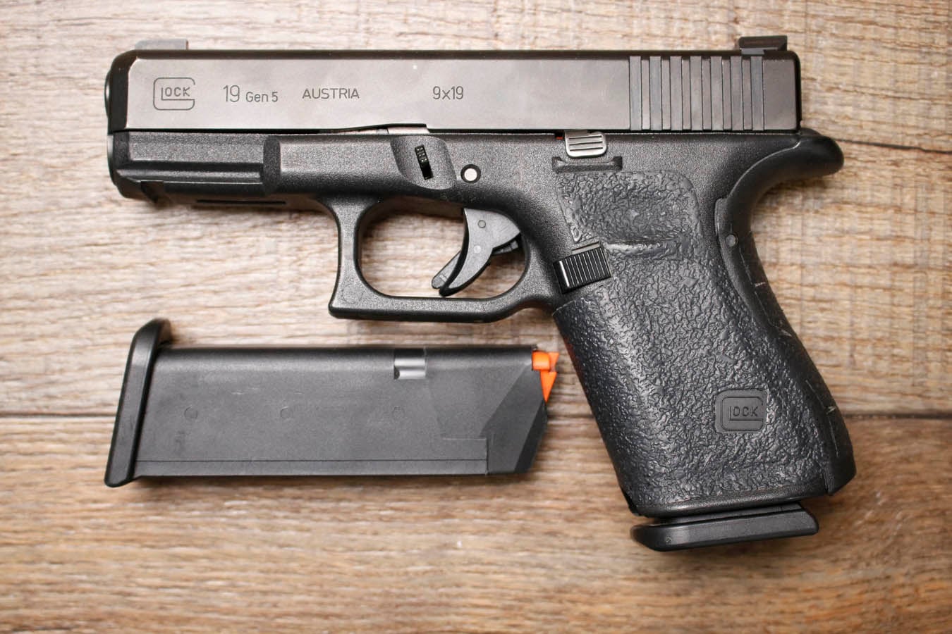 GLOCK 19 Gen5 9mm Police Trade-in Pistol with Stippling