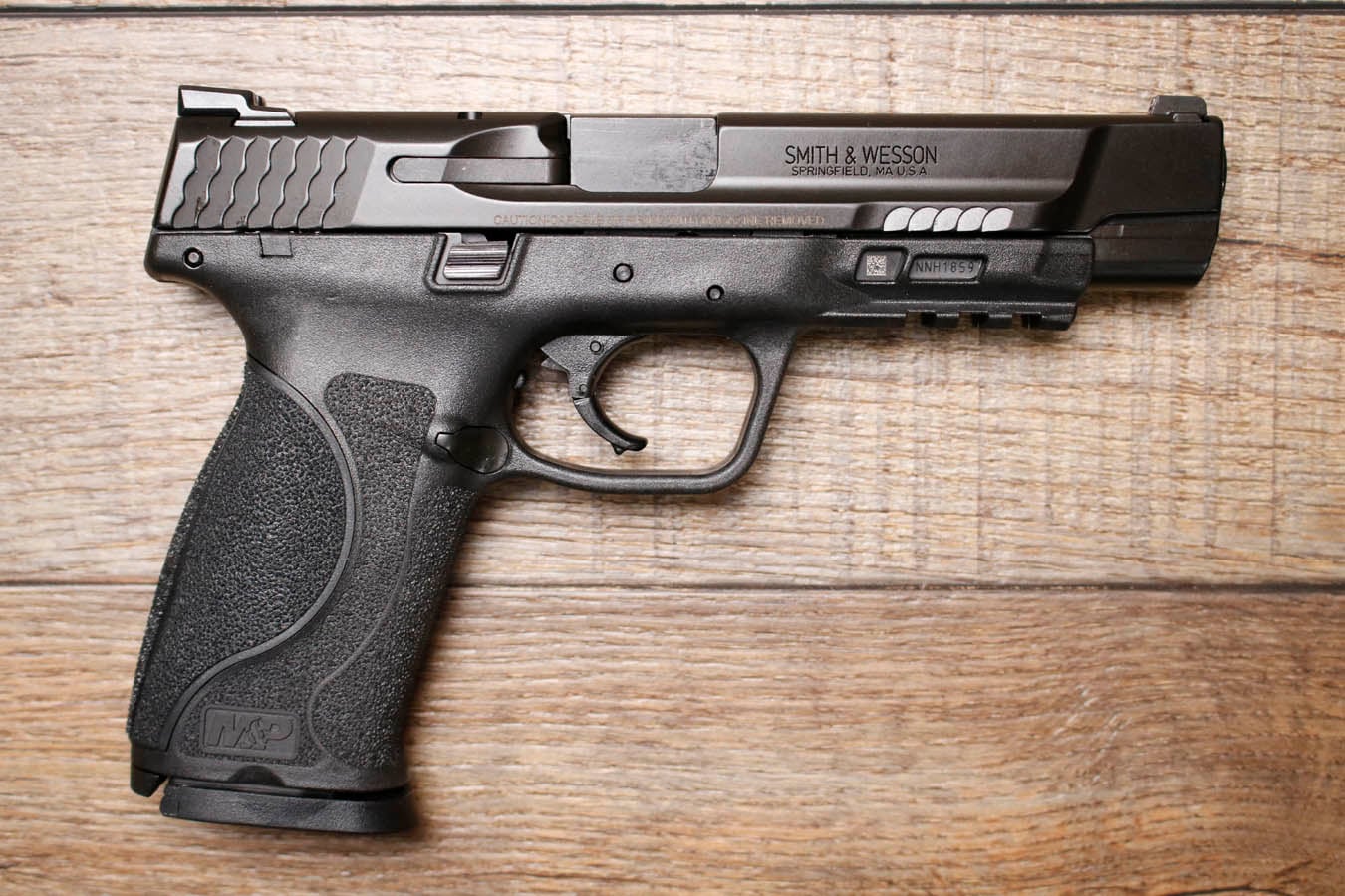 SMITH AND WESSON M&P9 M2.0 Full-Size 9mm Police Trade-in Pistol with Three Magazines and Original Box (New in Box)
