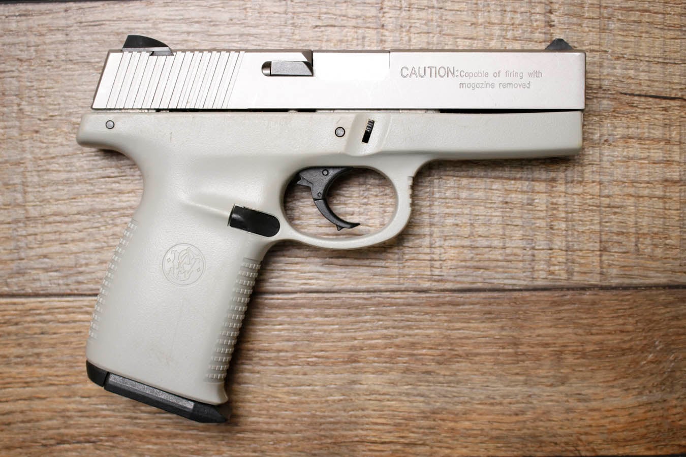 SMITH AND WESSON SW40VE 40 S&W Police Trade-In Pistol