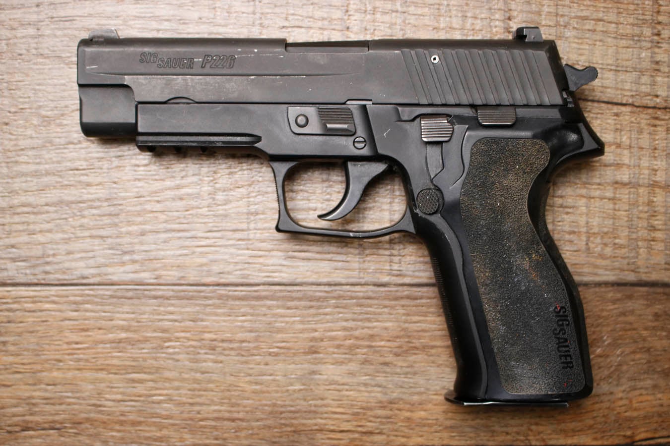 SIG SAUER P226 40 S&W DA/SA Police Trade-in Pistol with Rail, Original Box and Two Magazines