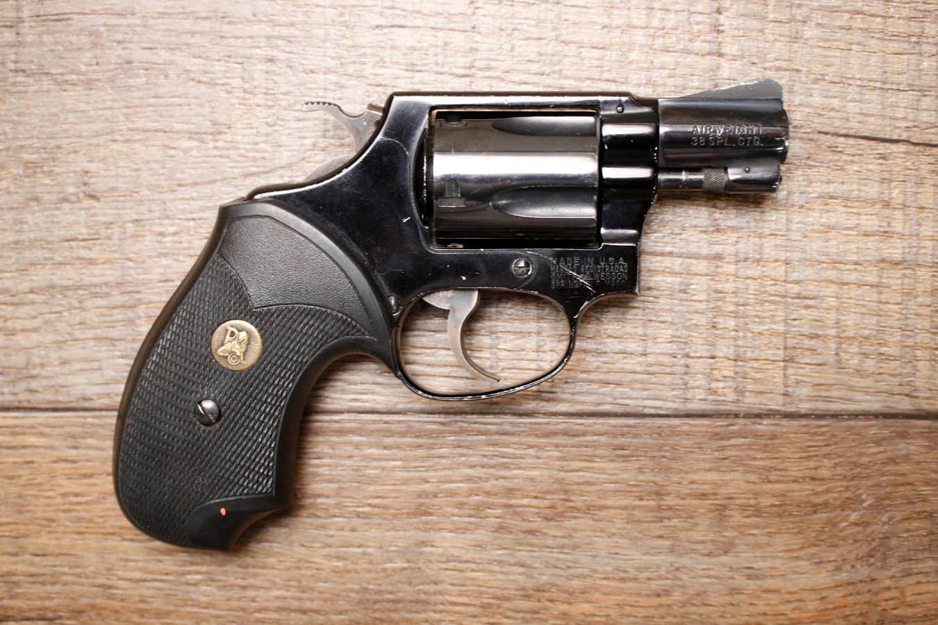 SMITH AND WESSON Model 37 Chiefs Special Airweight .38 Special Police Trade-in Revolver with Pachmayr Grips