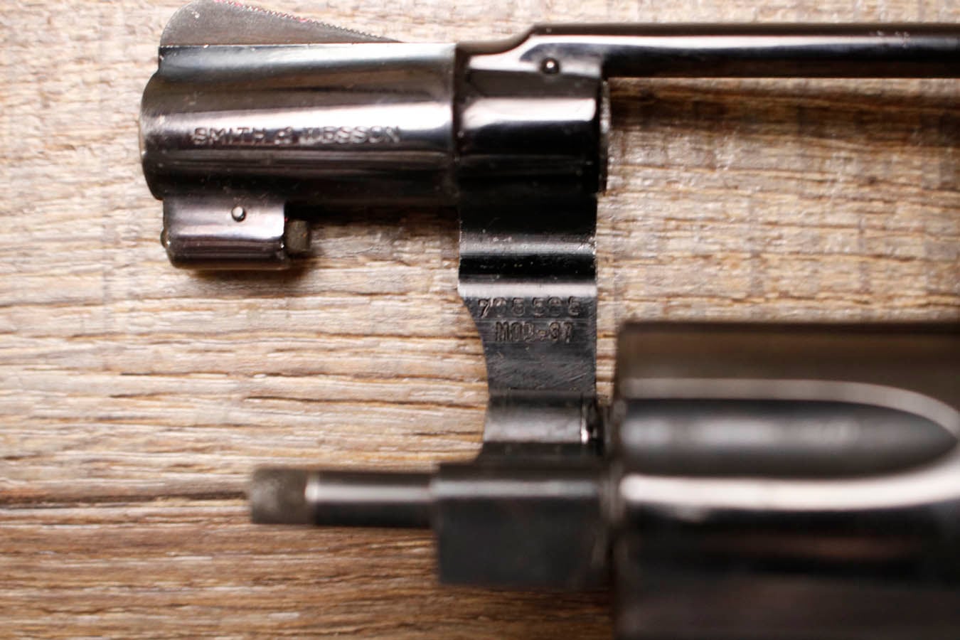 SMITH AND WESSON Model 37 Chiefs Special Airweight .38 Special Police Trade-in Revolver with Wood Grips