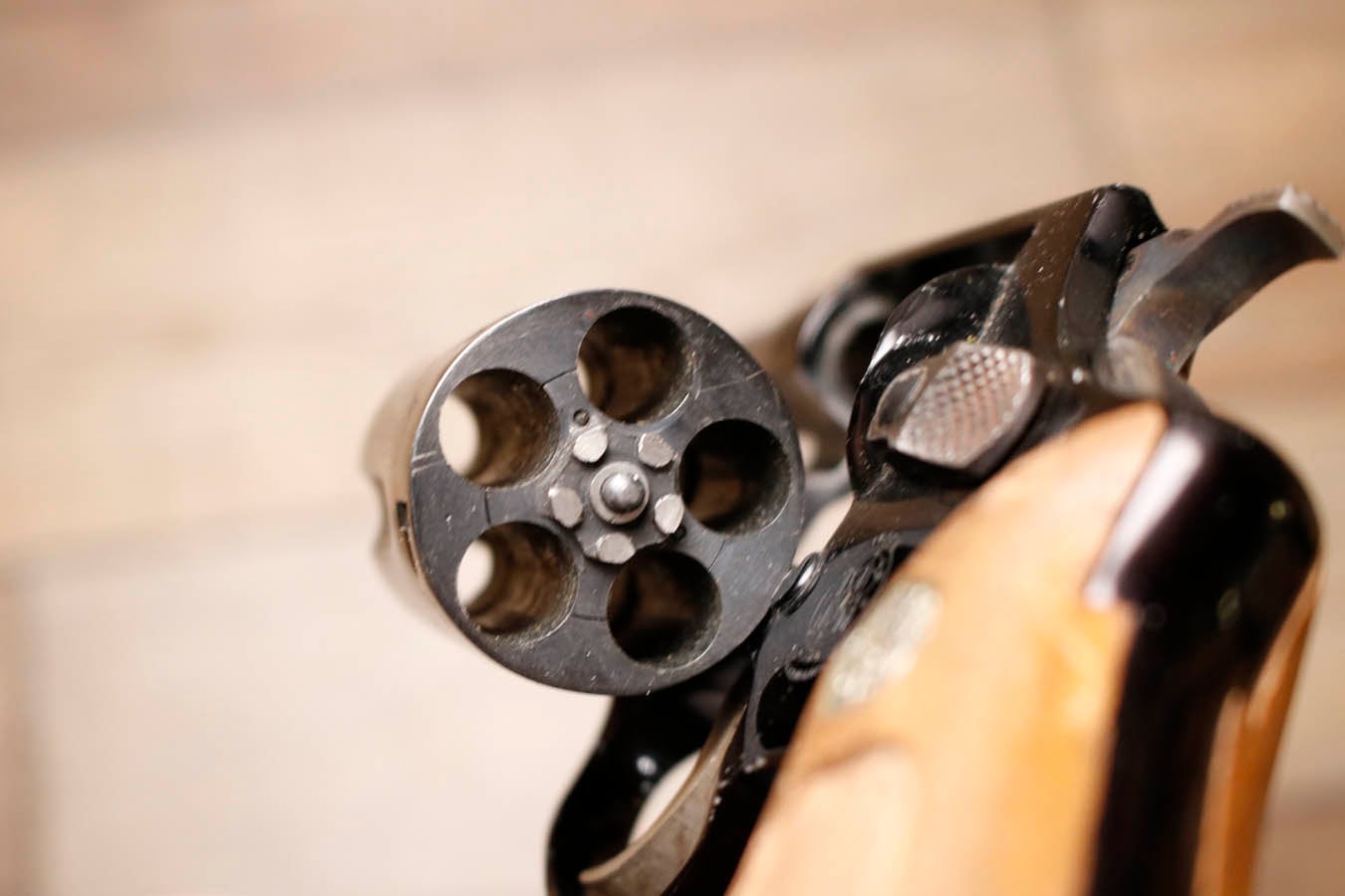 SMITH AND WESSON Model 37 Chiefs Special Airweight .38 Special Police Trade-in Revolver with Wood Grips