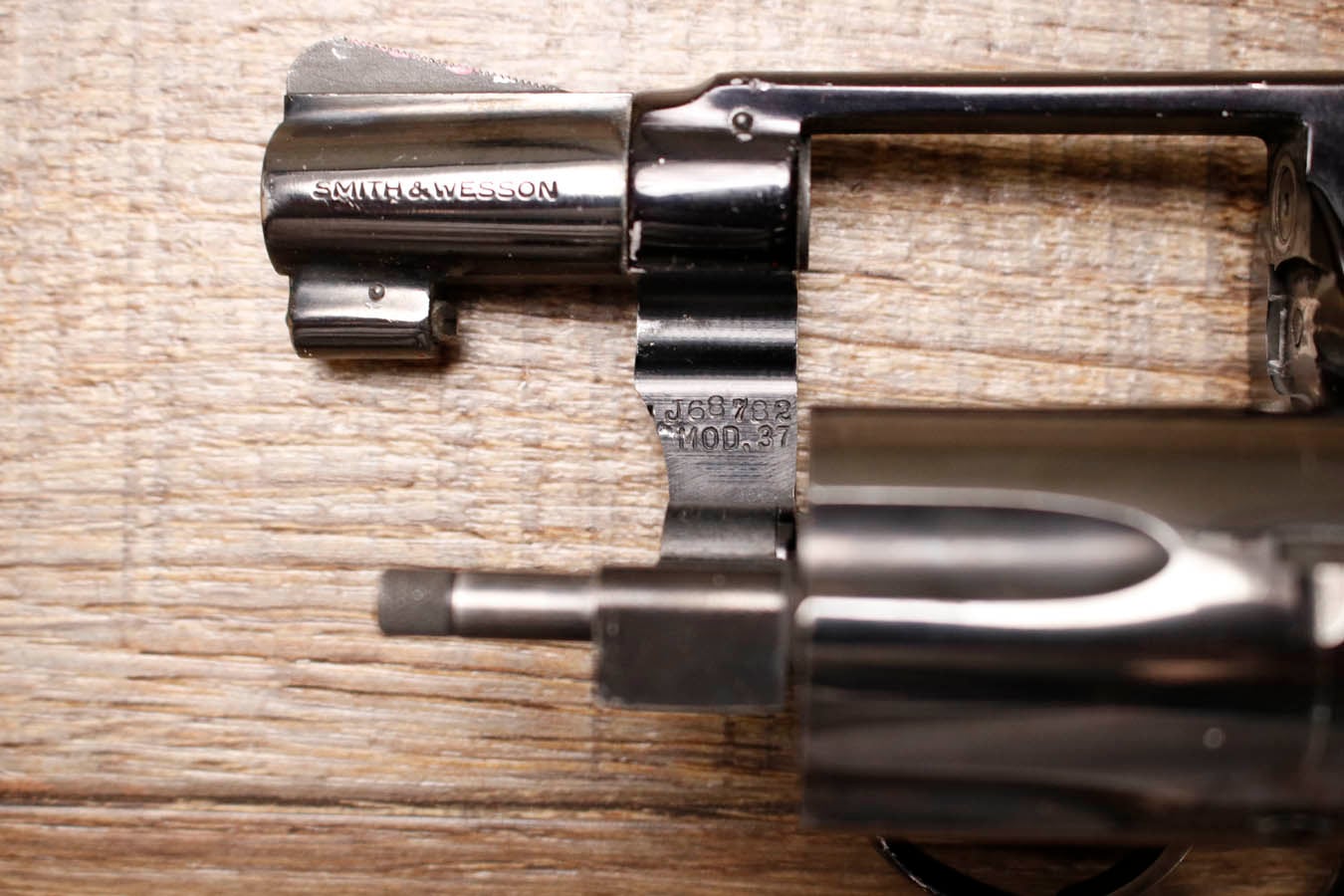 SMITH AND WESSON Model 37 Chiefs Special Airweight .38 Special Police Trade-in Revolver with Wood Grips