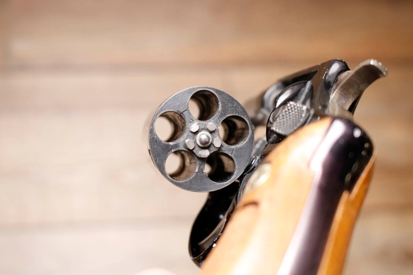 SMITH AND WESSON Model 37 Chiefs Special Airweight .38 Special Police Trade-in Revolver with Wood Grips