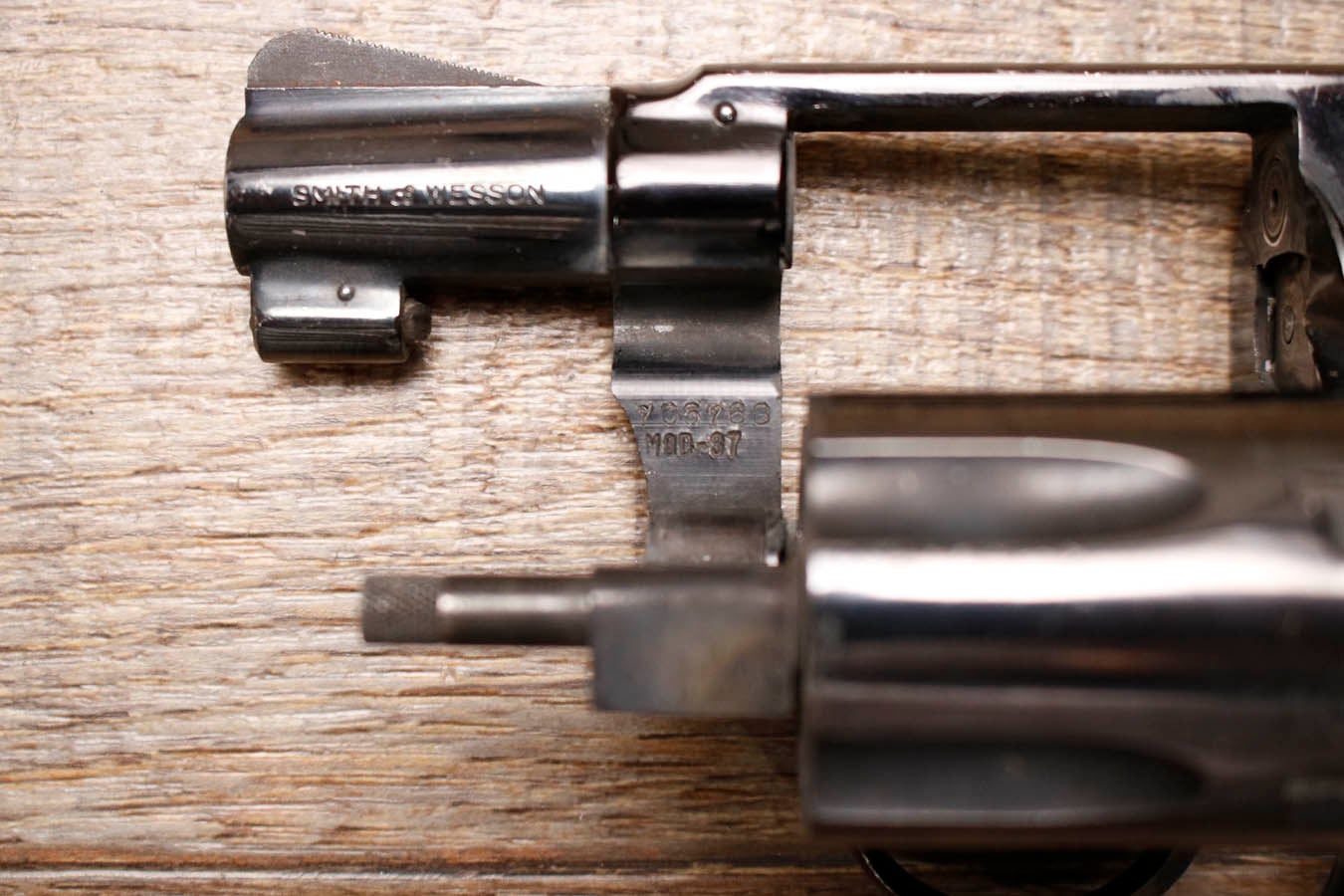 SMITH AND WESSON Model 37 Chiefs Special Airweight .38 Special Police Trade-in Revolver with Wood Grips