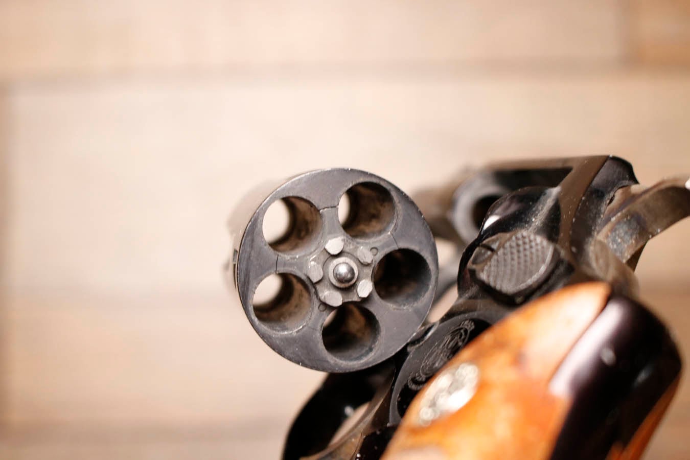 SMITH AND WESSON Model 37 Chiefs Special Airweight .38 Special Police Trade-in Revolver with Wood Grips