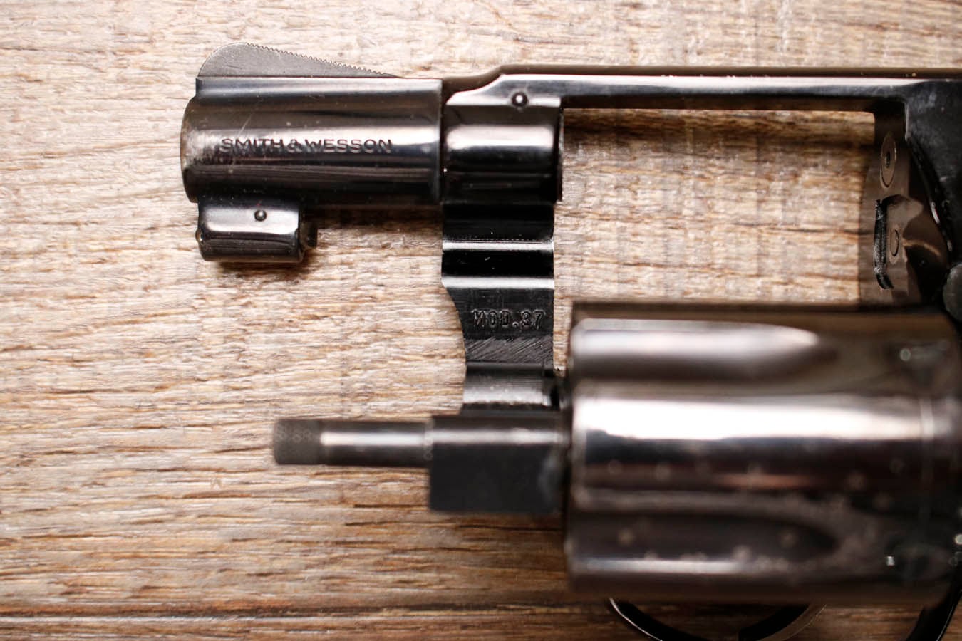 SMITH AND WESSON Model 37 Chiefs Special Airweight .38 Special Police Trade-in Revolver with Wood Grips