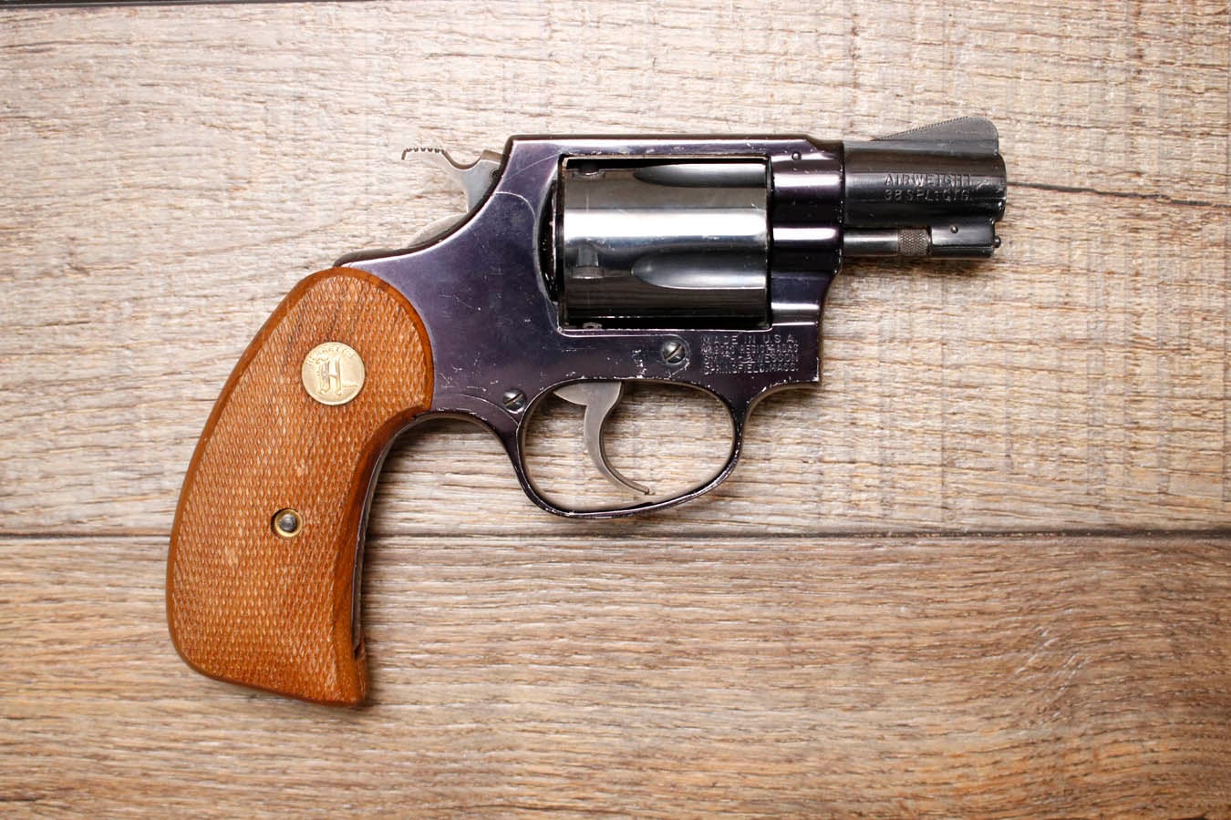 SMITH AND WESSON Model 37 Chiefs Special Airweight .38 Special Police Trade-in Revolver with Wood Grips