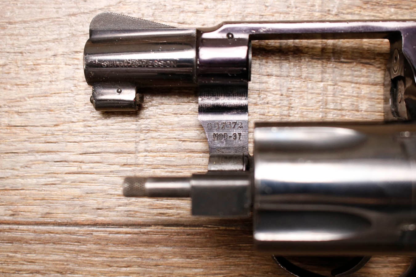 SMITH AND WESSON Model 37 Chiefs Special Airweight .38 Special Police Trade-in Revolver with Wood Grips