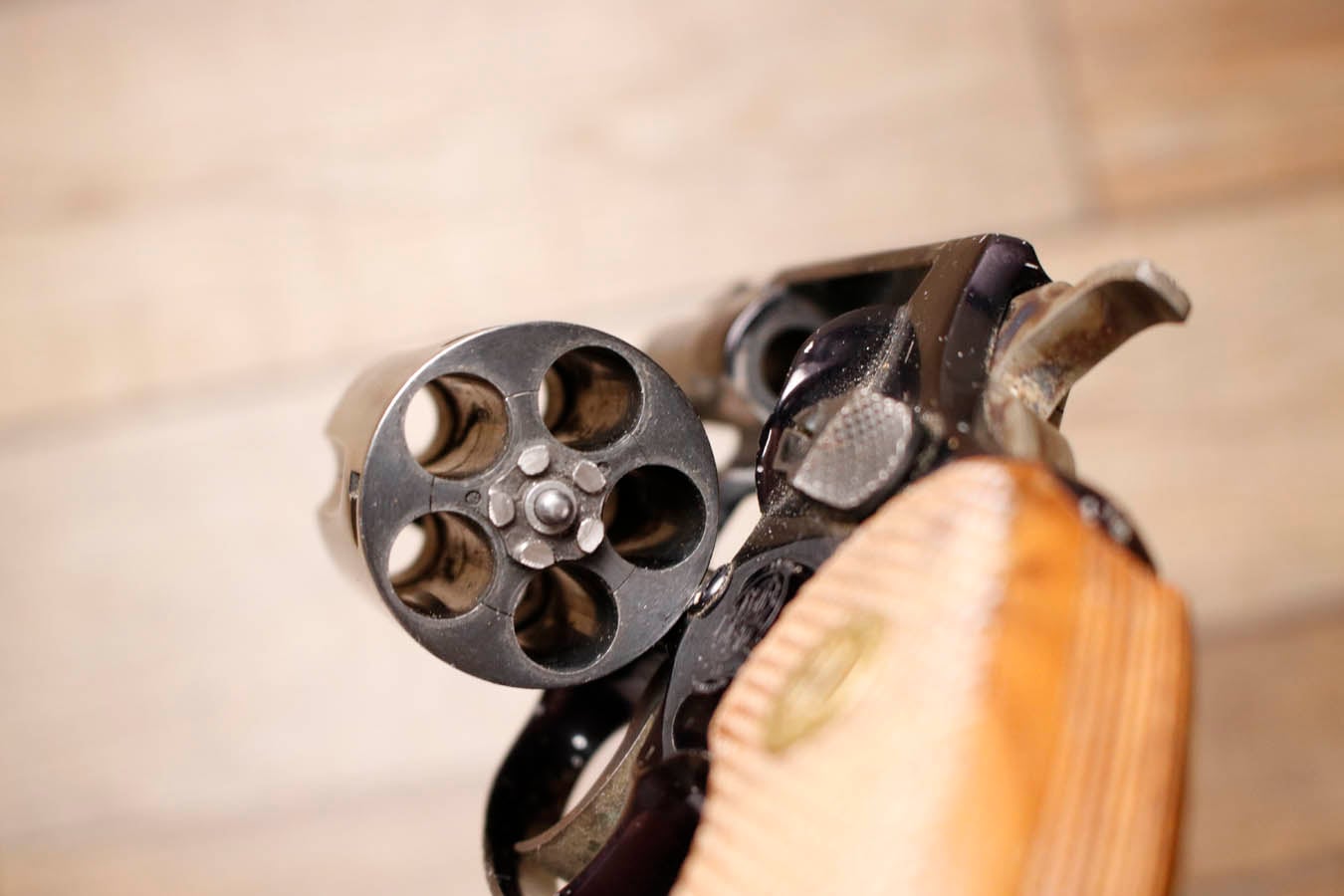 SMITH AND WESSON Model 37 Chiefs Special Airweight .38 Special Police Trade-in Revolver with Wood Grips