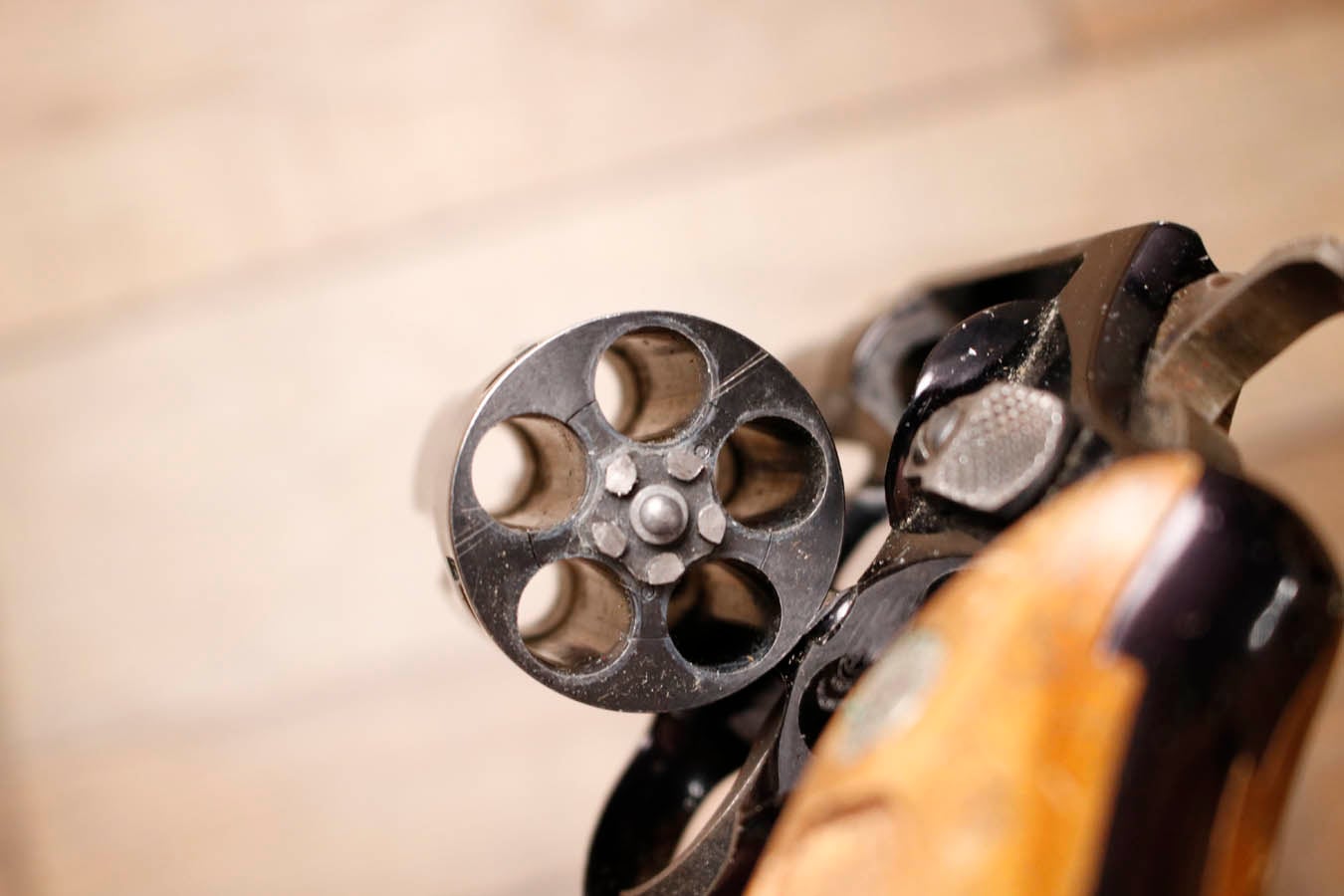 SMITH AND WESSON Model 37 Chiefs Special Airweight .38 Special Police Trade-in Revolver with Wood Grips