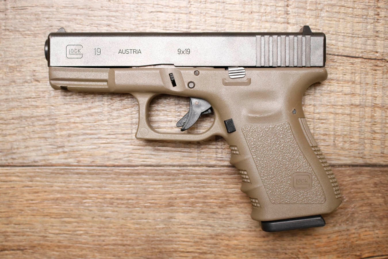 GLOCK 19 Gen 3 9mm Police Trade-In Pistol with FDE Frame