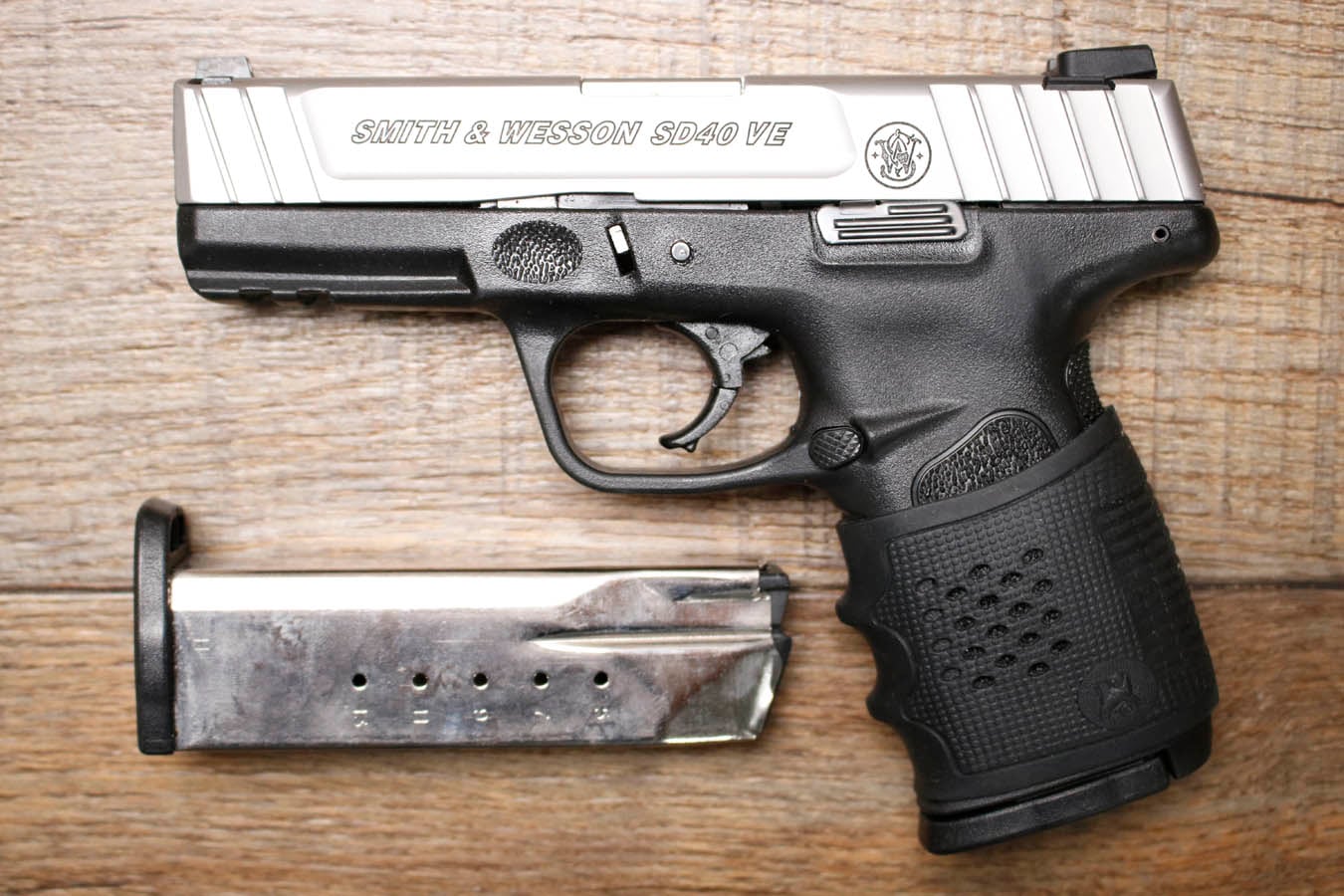 SMITH AND WESSON SD40VE 40 S&W Police Trade-In Pistol with Two Magazines