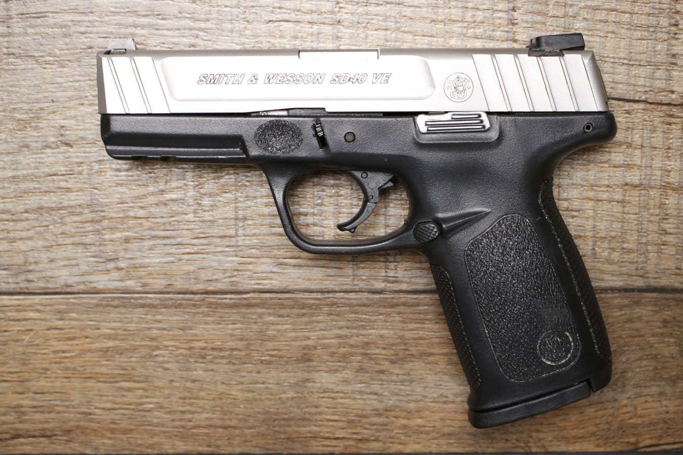 SMITH AND WESSON SD40VE 40 S&W Police Trade-In Pistol