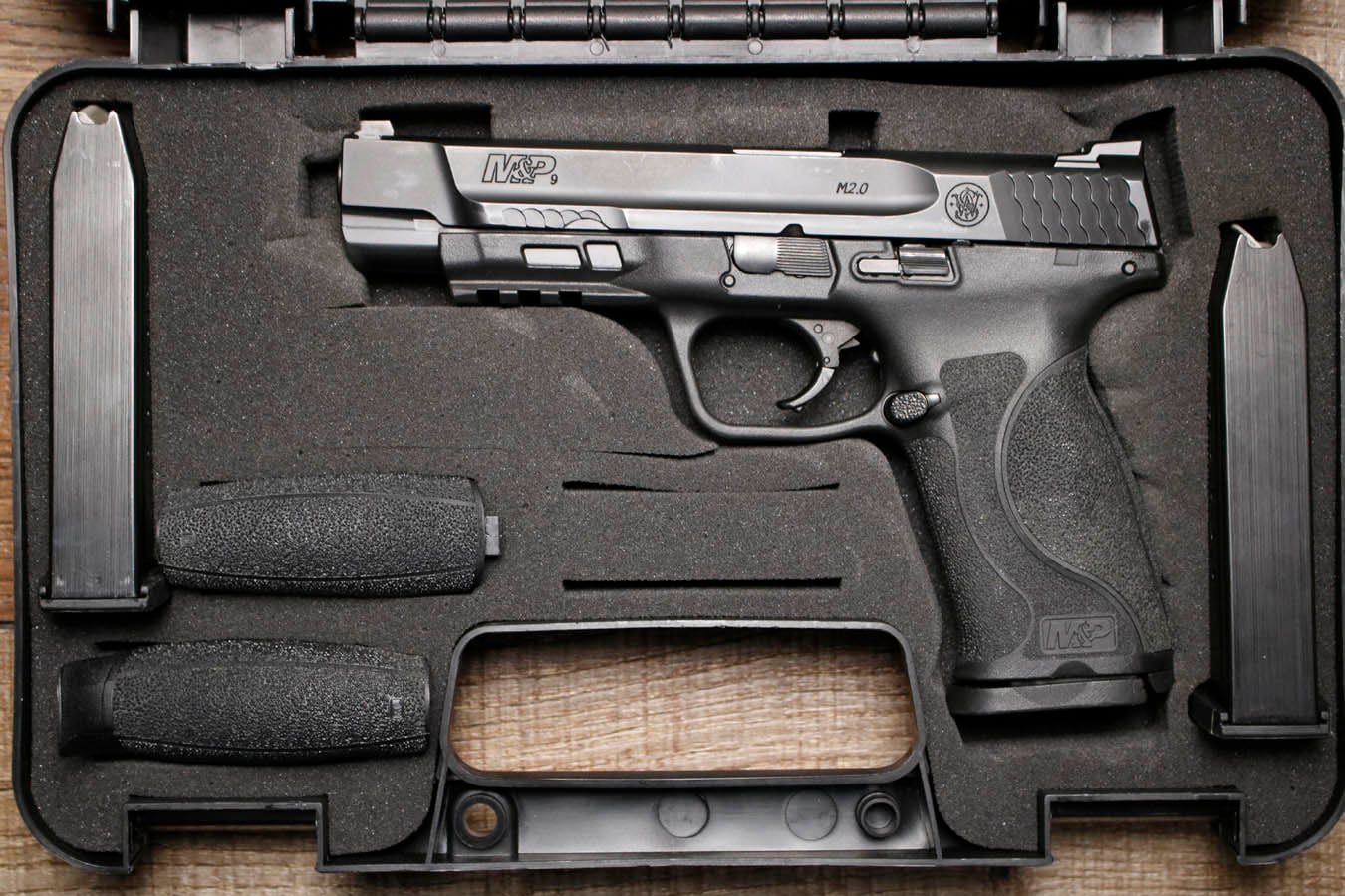 SMITH AND WESSON M&P9 M2.0 9mm Police Trade-In Pistol with 5 Inch Barrel, Original Case and 3 Magazines