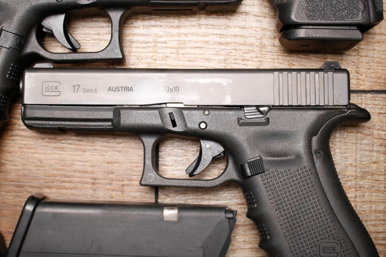 GLOCK 17 Gen4 9mm Police Trade-In Pistol with Night Sights (Fair Condition)