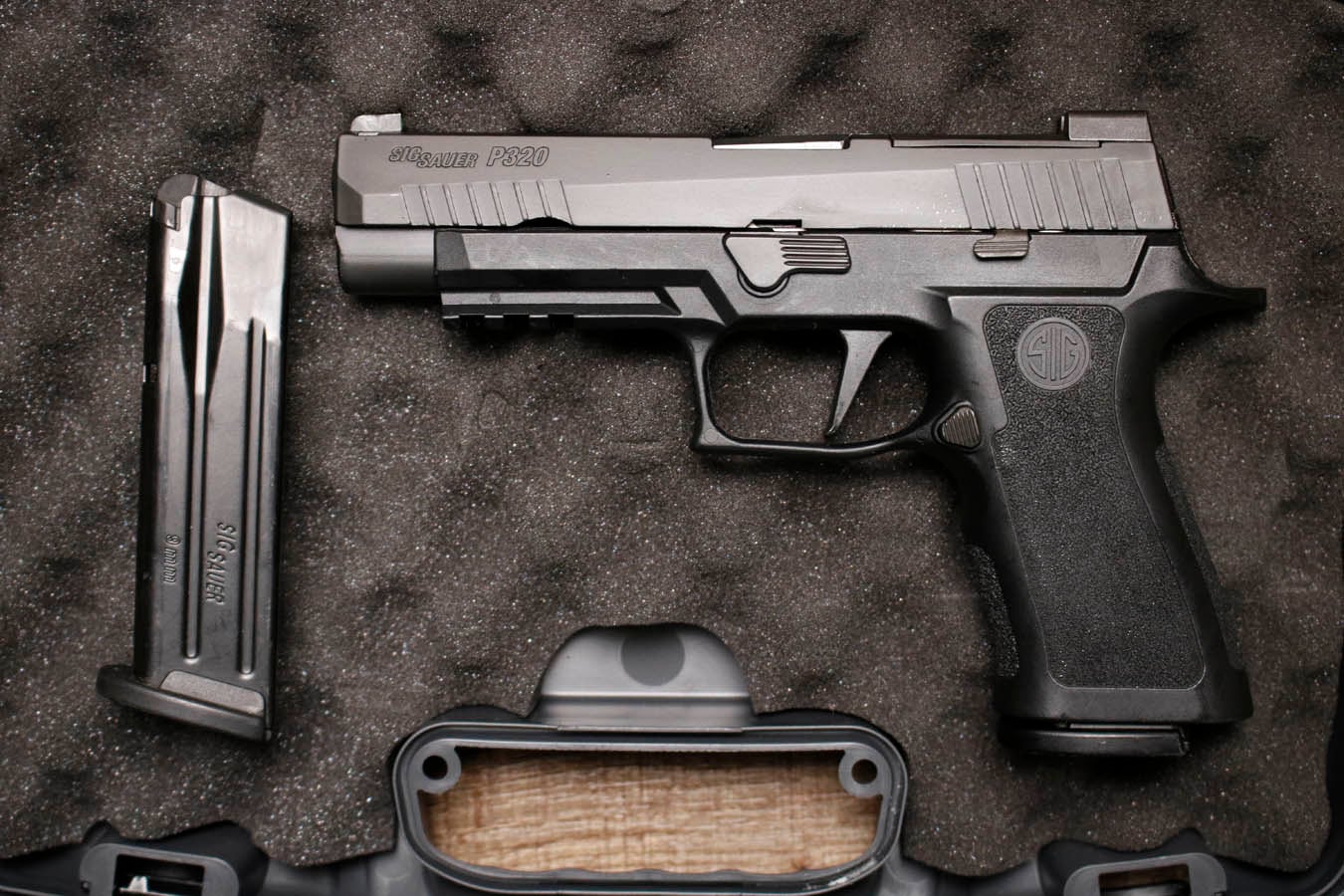 SIG SAUER P320 Full-Size 9mm Optic Ready Police Trade-in Pistol with Night Sights (Very Good Condition)