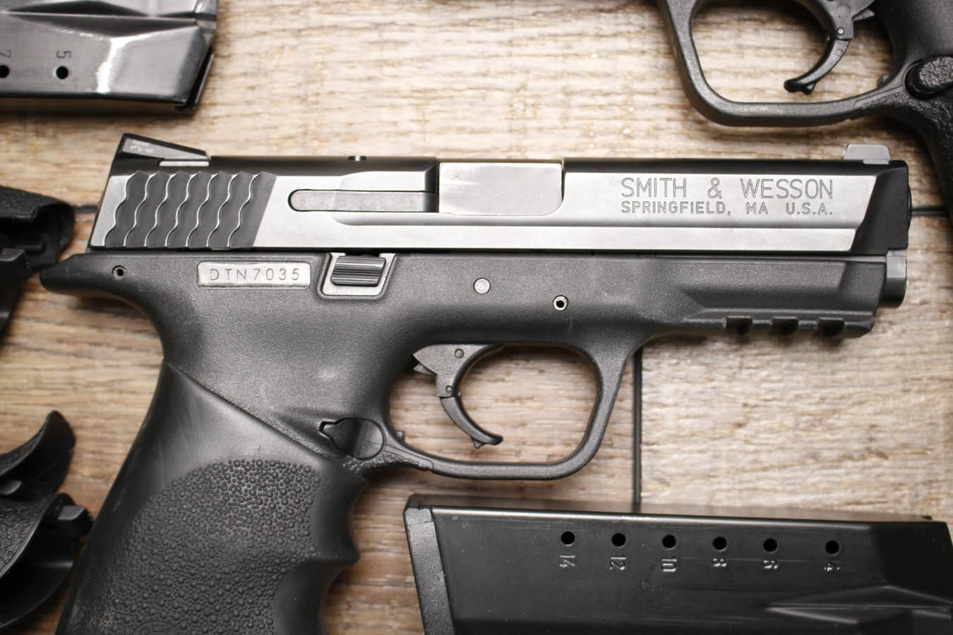 SMITH AND WESSON M&P40 40 S&W Police Trade-In Pistol (Very Good Condition)