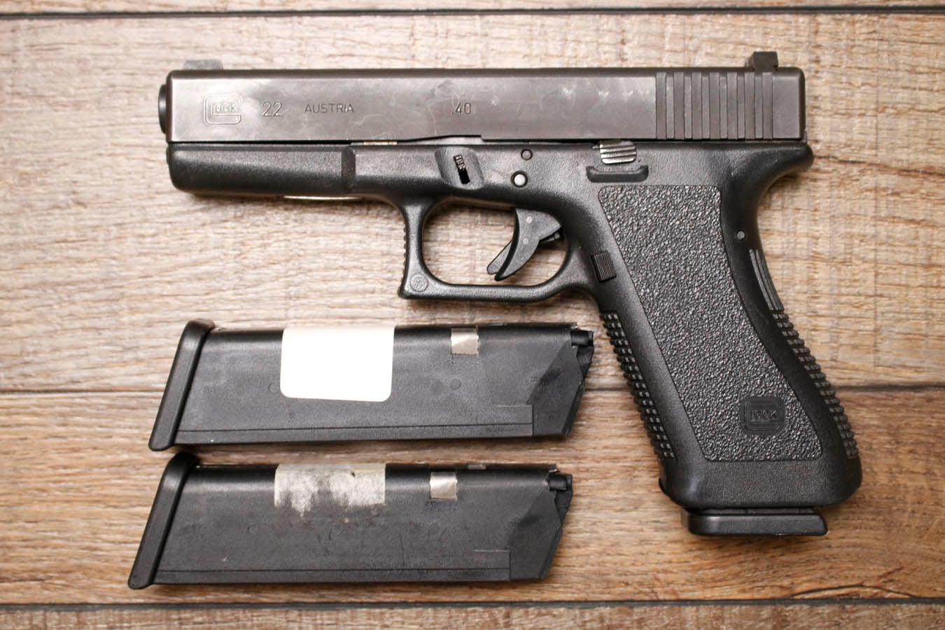 GLOCK 22 Gen 2 40 S&W Police Trade-In Pistol with Three Magazines
