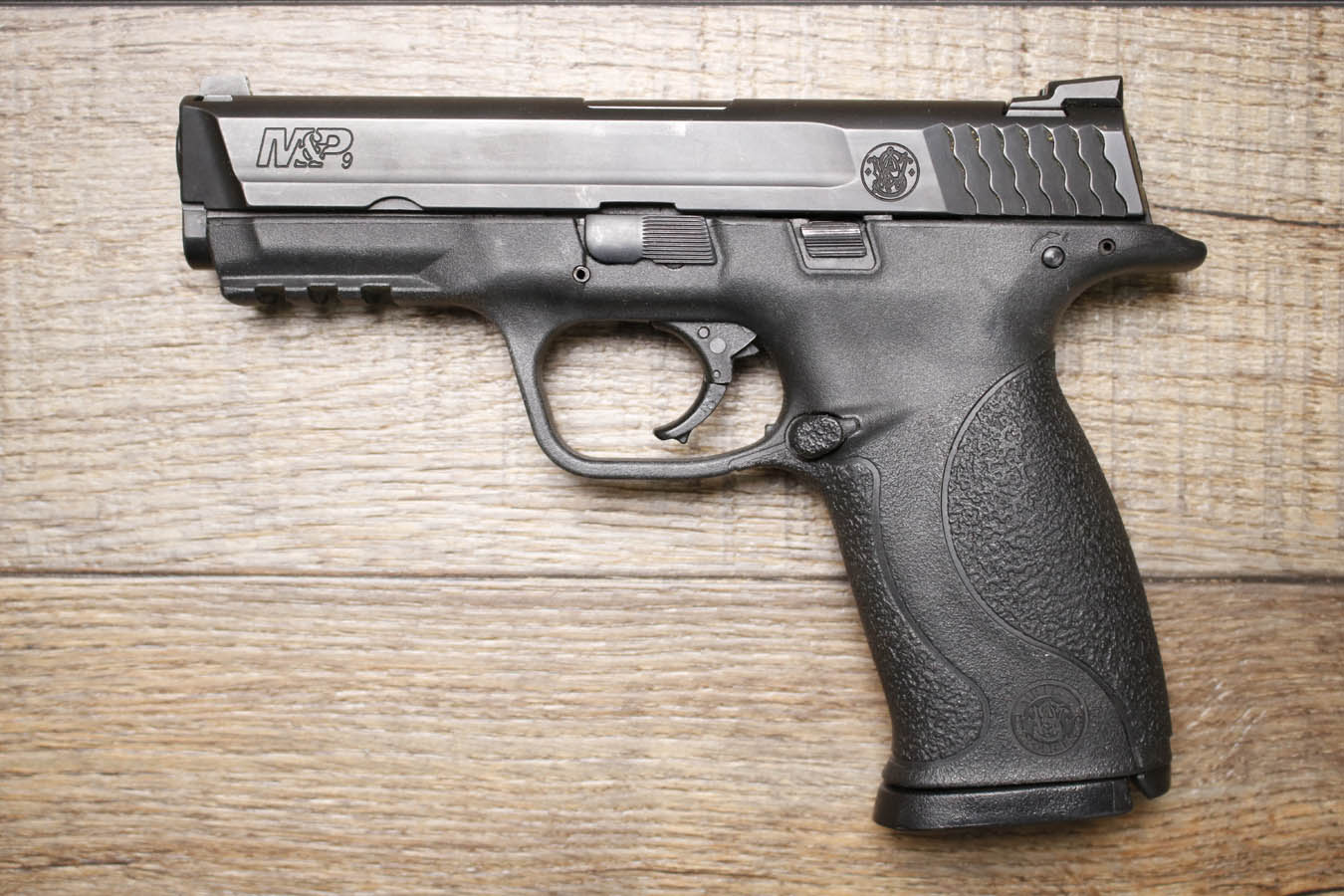 SMITH AND WESSON M&P9 9mm Full-Size Police Trade-in Pistol with Magazine Disconnect Safety (Good Condition)