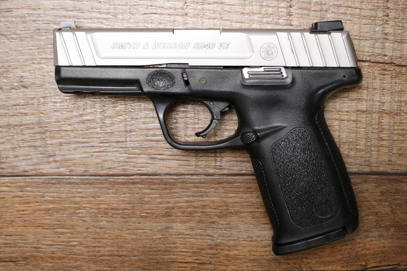 SMITH + WESSON SD40VE 40 S&W Police Trade-In Pistol