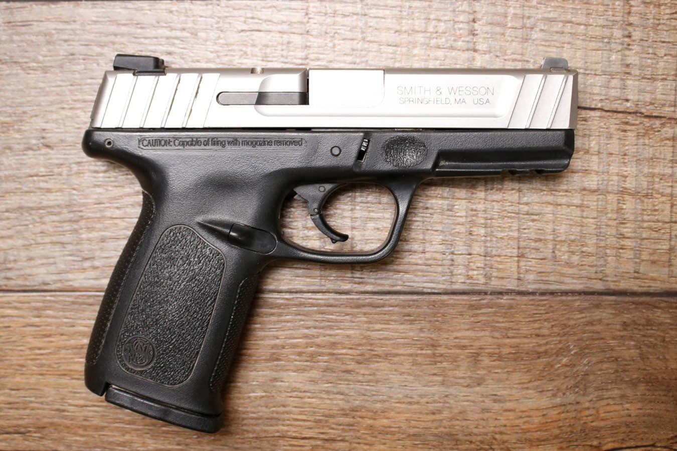 SMITH + WESSON SD40VE 40 S&W Police Trade-In Pistol