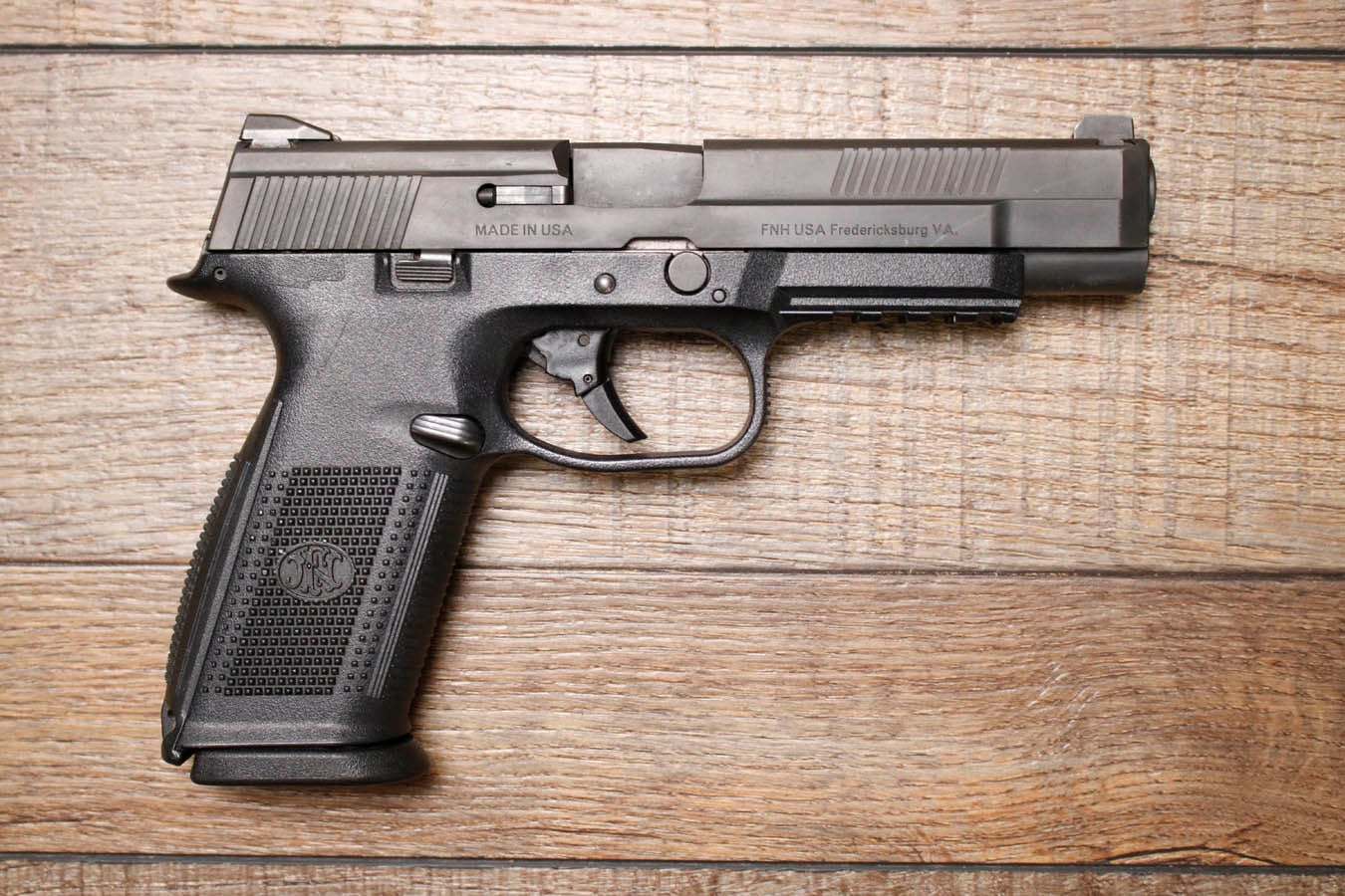 FN FNS-40 40 S&W Police Trade-In Pistol