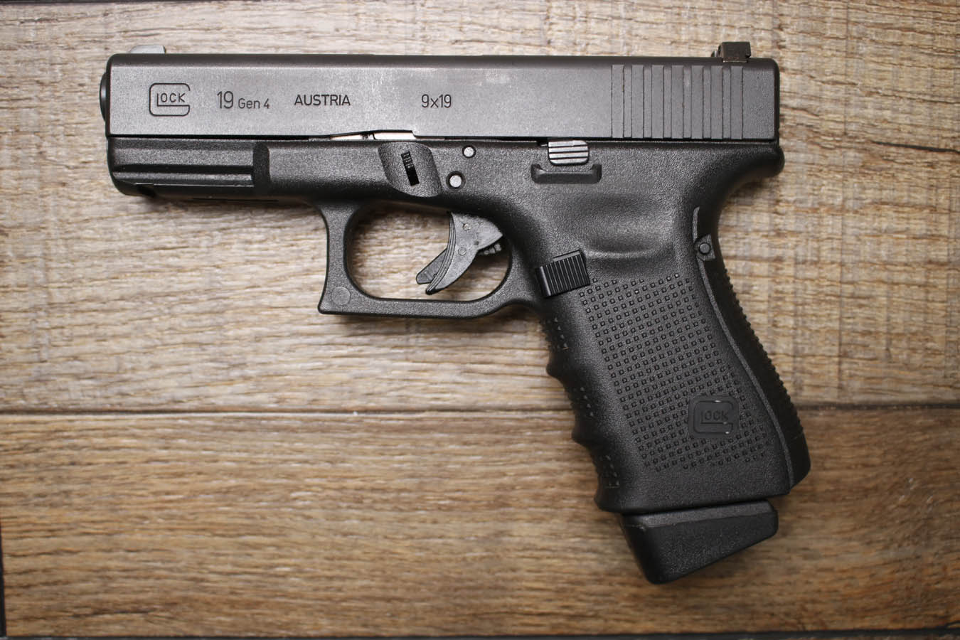 GLOCK 19 Gen 4 9mm Police Trade-In Pistol with Two Magazines and Original Box