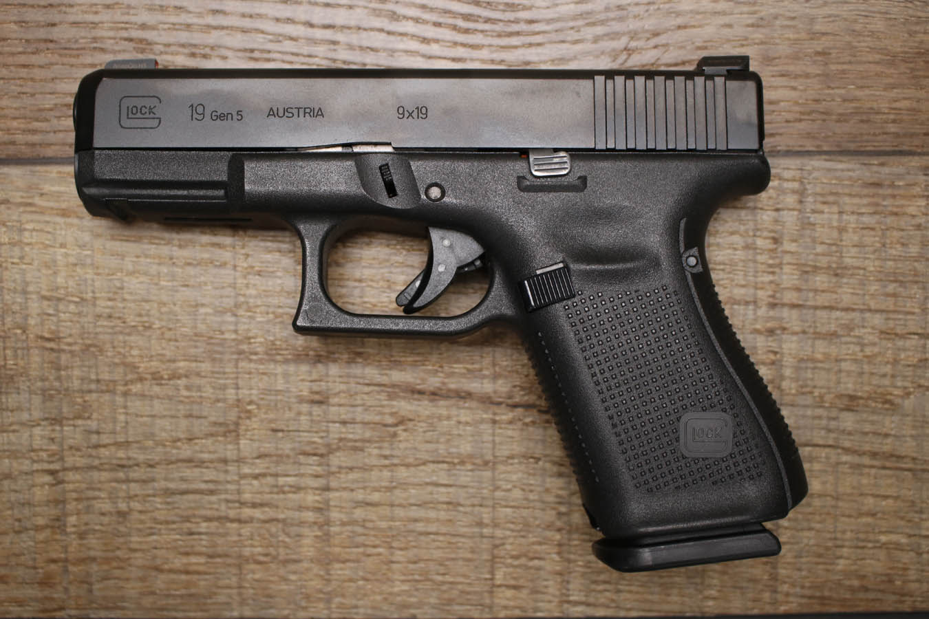 GLOCK 19 Gen 5 9mm Police Trade-In Pistol with Three Magazines and Original Box