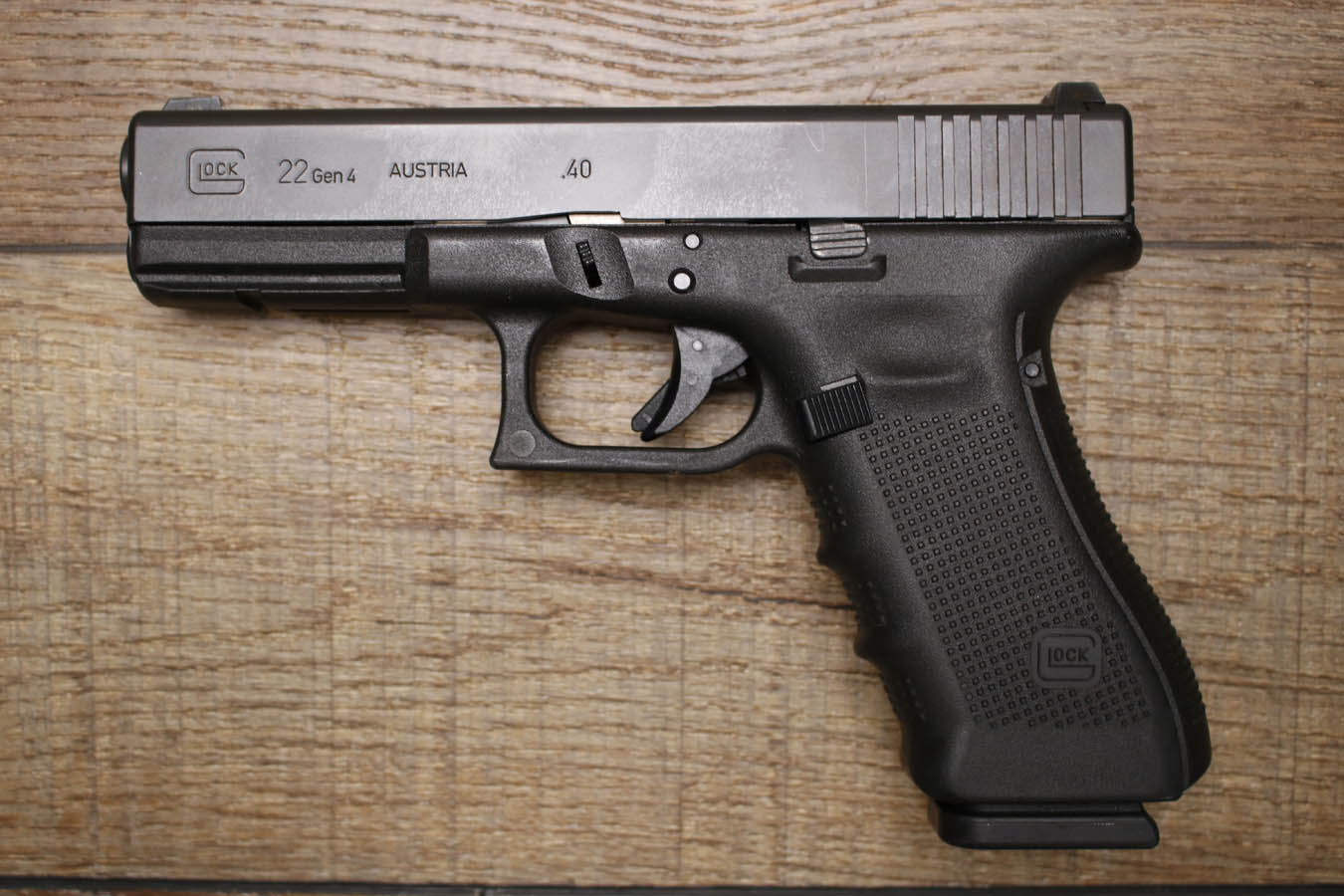 GLOCK 22 Gen 4 40 S&W Police Trade-In Pistol with Three Magazines and Original Box