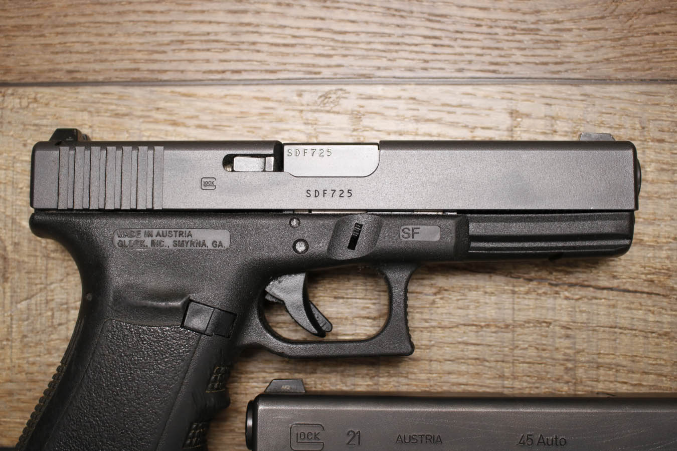 GLOCK 21 SF 45 ACP Police Trade-In Pistol (Fair Condition)