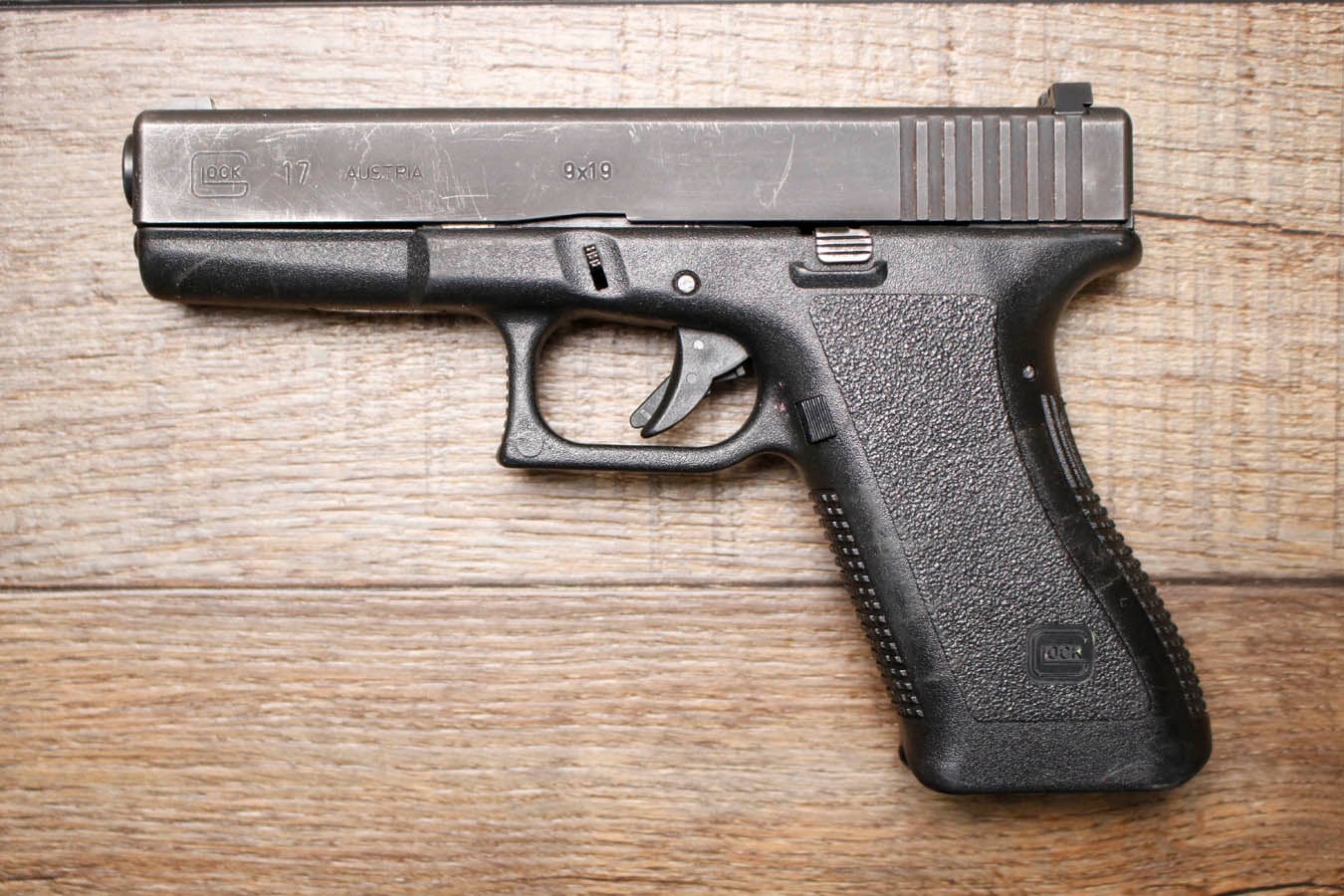 GLOCK 17 Gen 2 9mm Police Trade-In Pistol (No Magazine)
