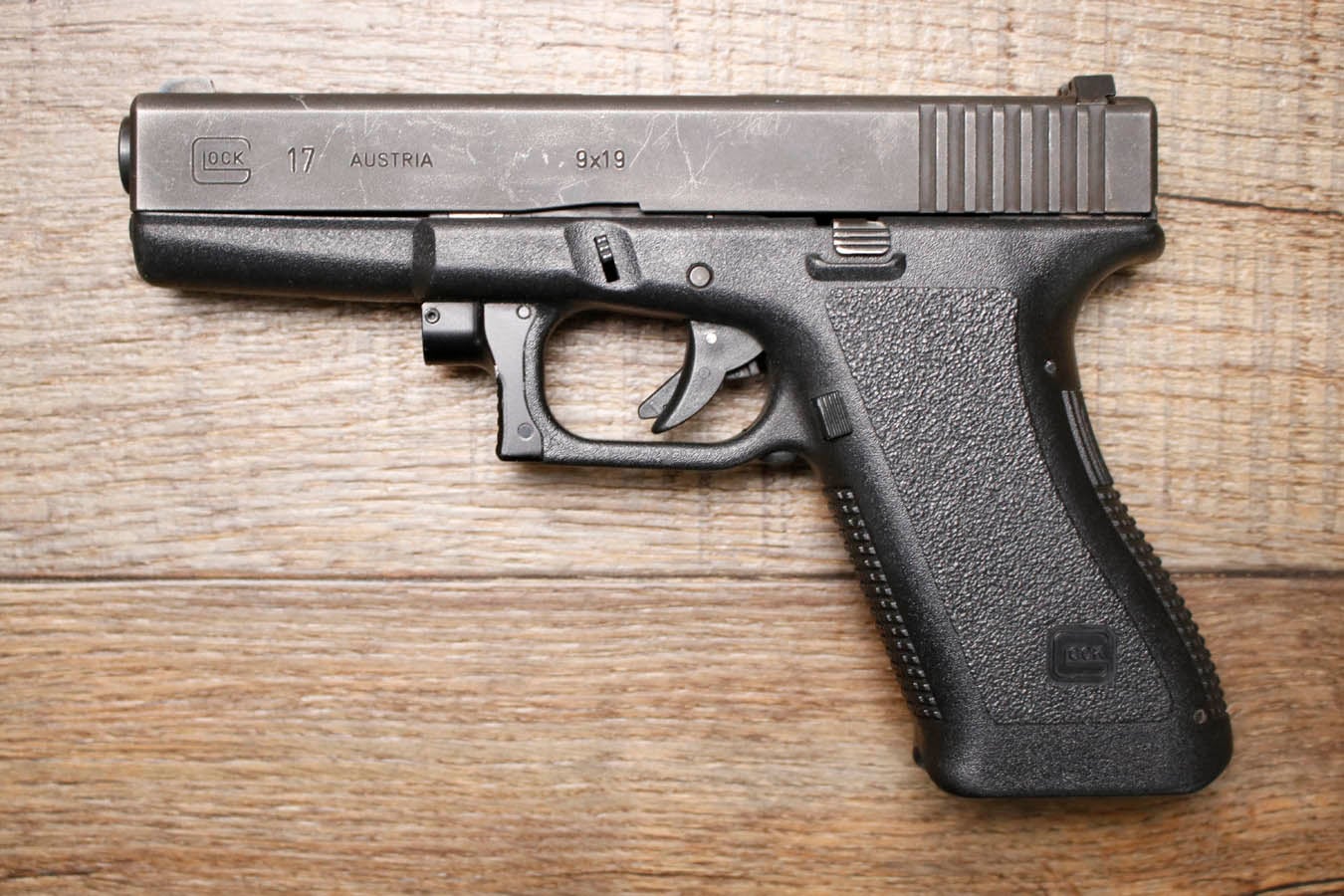 GLOCK 17 Gen 2 9mm Police Trade-In Pistol (No Magazine)