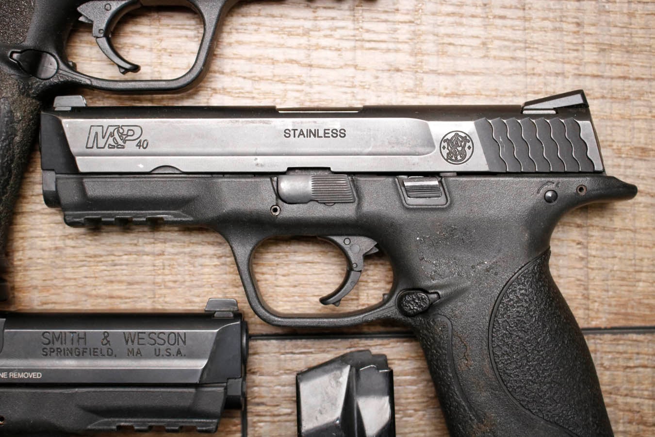 SMITH AND WESSON M&P40 40 S&W Stippled Police Trade-In Pistol (Good Condition)