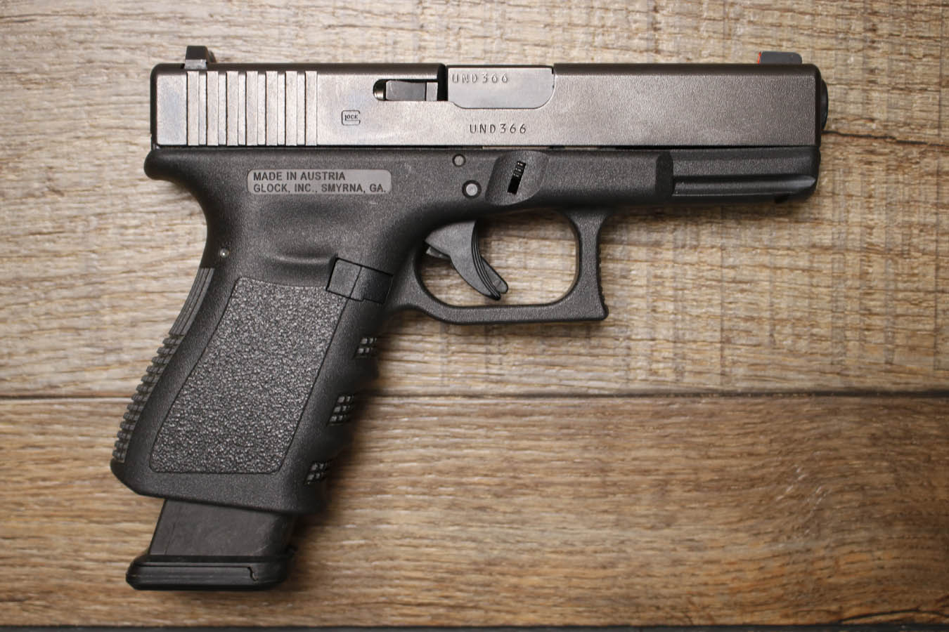 GLOCK 19 Gen3 9mm Police Trade-In Pistol with Two Magazines
