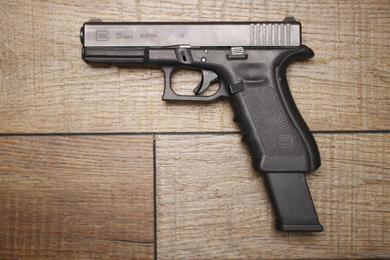 GLOCK 22 Gen 4 40 S&W Police Trade-In Pistol with 50 Round Drum