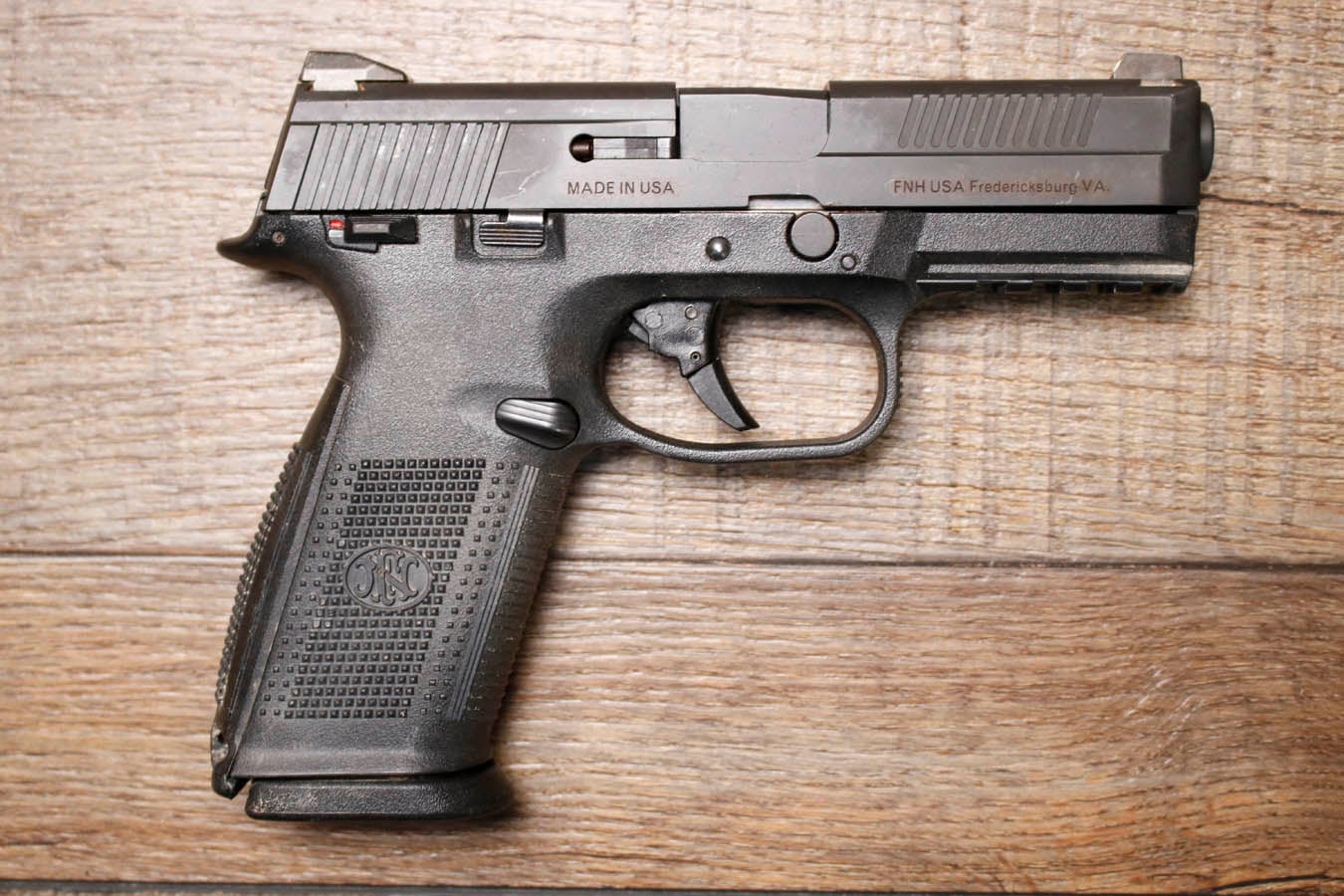 FNH FNS-40 40 S&W Police Trade-In Pistol