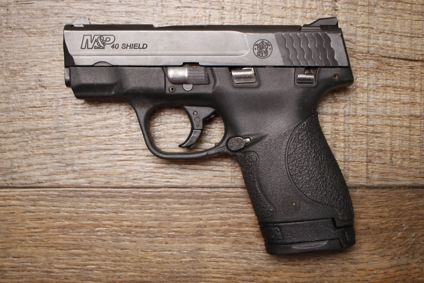 SMITH AND WESSON M&P40 Shield 40 S&W Police Trade-In Pistol