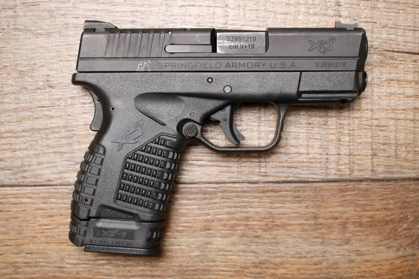 SPRINGFIELD XDS-9 9mm Police Trade-In Pistol with Holster and 4 Magazines